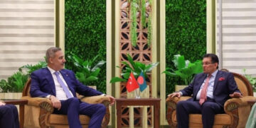 Dışişleri Bakanı Hakan Fidan, Bangladeşli mevkidaşı Rahman ile görüştü