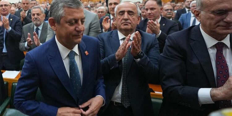 Yeni parti mi yedek parti mi? CHP’de Özel’le hareket edenler hangi adımı atacak?