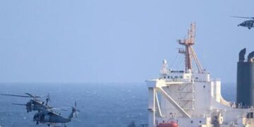 ABD baskın görüntülerini paylaştı! Hint Okyanusu’nda sıcak dakikalar