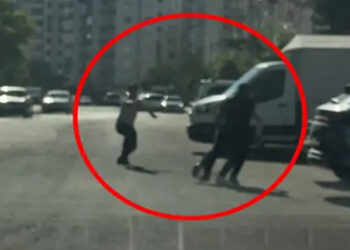 Diyarbakır’da 2 grup arasında silahlı kavga kamerada: 2’si ağır 3 yaralı