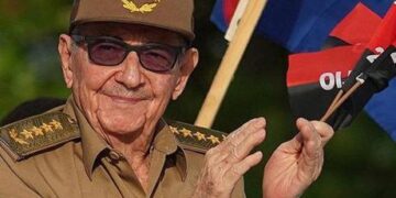 30 yıl sonra ilk kez halkın karşısına çıktı! 95. yaş gününü kutladı