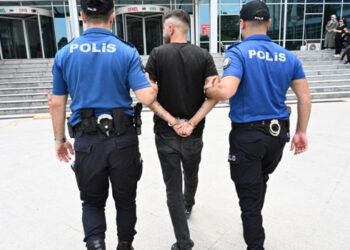 Kırmızı bültenle aranıyordu! Mersin’de yakalandı