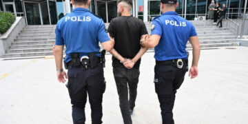 Kırmızı bültenle aranıyordu! Mersin’de yakalandı