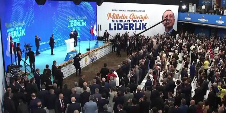 AK Parti kampa giriyor