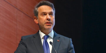 Bakan Bayraktar: Türkiye kendi sahalarının dışında da petrol, doğal gaz arayan bir ülke haline geldi