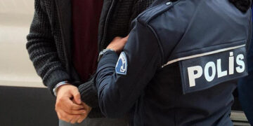 Kendilerini polis ve savcı olarak tanıtan şüpheliler yakalandı