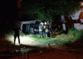 Park halindeki otomobil alev alev yandı, polis alarma geçti