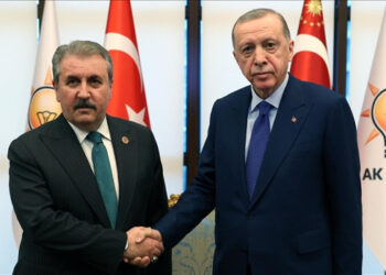 Cumhurbaşkanı Erdoğan, yeniden BBP Genel Başkanı seçilen Destici’yi tebrik etti
