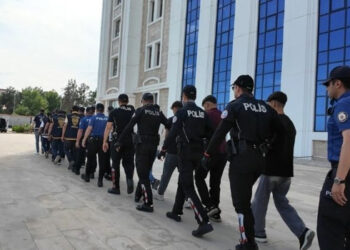 Sosyal medyada “silah teşhiri”ne 14 gözaltı
