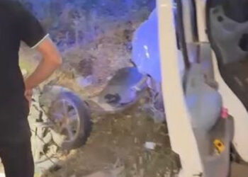 Minibüs ile çarpışan motosikletin sürücüsü öldü, 4 kişi yaralandı