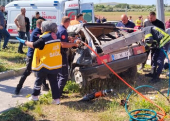 Kayseri’de 2 otomobil çarpıştı; 3 ölü, 5 yaralı