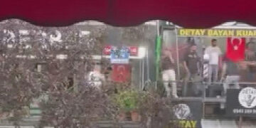 Ankara’da berberlerin sopalı kavgası kamerada