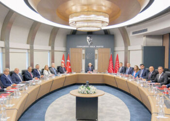 CHP MYK’dan iki başkana ihraç talebi
