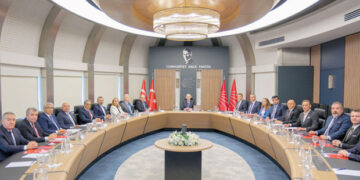 CHP MYK’dan iki başkana ihraç talebi