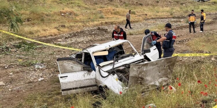 Köprüden düşen otomobilde facia: Aynı aileden 2 kişi hayatını kaybetti