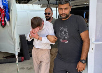Antalya’da sahte dövizle alışveriş yaparken yakalandı!