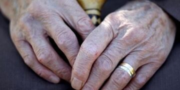 Yaşlanan dünya alarm veriyor! Her 6 yaşlıdan biri istismara maruz kalıyor