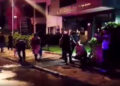 Kızını rahatsız eden gencin kulağını kesti: 1’i polis 2 yaralı