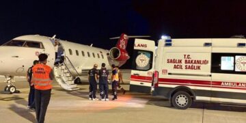 Endonezya’da kaza geçirdi hava ambulansla Türkiye’ye getirildi