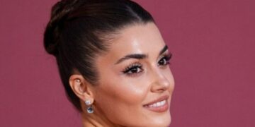 Hande Erçel’i sevindiren hamilelik müjdesi: İlk yorumu dikkat çekti