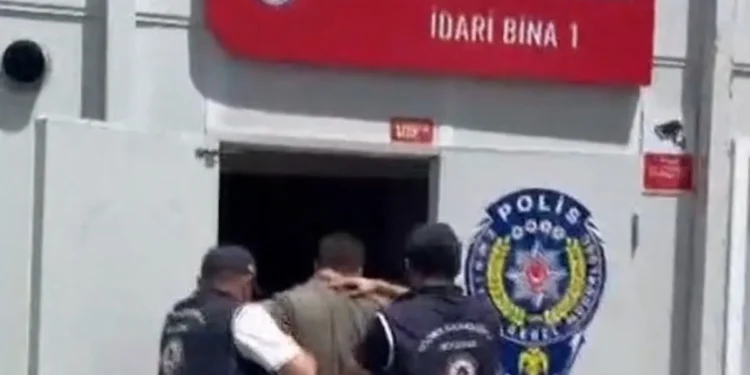 Interpol tarafından aranan şahıs İstanbul Havalimanı’nda yakalandı