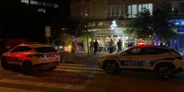 Restoranda döner bıçaklı kavga: İşletme sahibi ve çalışanı yaralandı