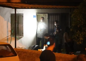 Ölen babasının cesediyle iki gün aynı evde yaşadı