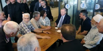 Cumhurbaşkanı Erdoğan Beyoğlu’nda vatandaşlarla buluştu
