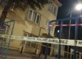Temel kazısı yapılan sokakta, 3 katlı bina tahliye edildi