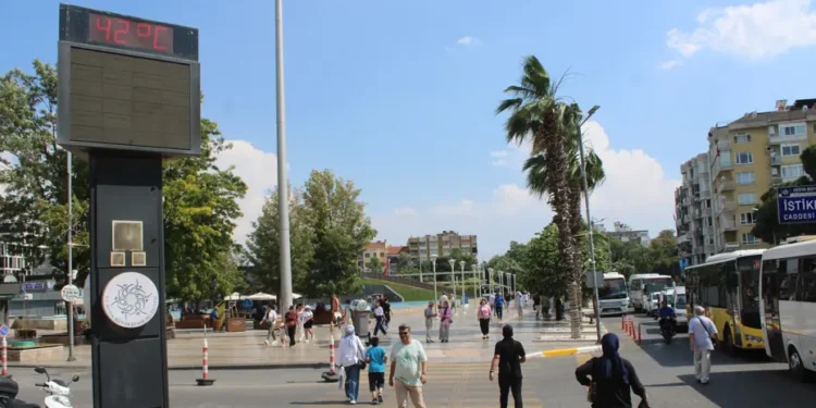Sıcaklık aniden yükseldi, termometreler 42 dereceyi gösterdi