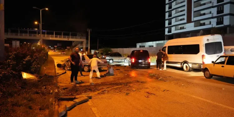 Yaralıyı kurtarmaya çalışanlara başka bir araç çarptı. 1’i ağır 6 kişi yaralandı