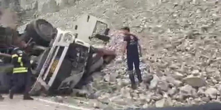 Freni patlayan TIR’dan atlayan sürücü öldü, 2 kişi yaralandı