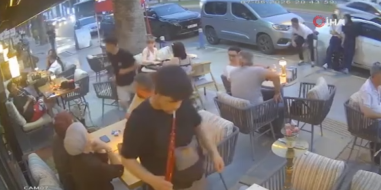 Ortaokul öğrencisi bıçaklanarak öldürülmüştü. Yaralı halde kafeye sığındığı anlar kamerada
