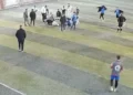 Halı sahada dili boğazına kaçan oyuncuya müdahale kamerada