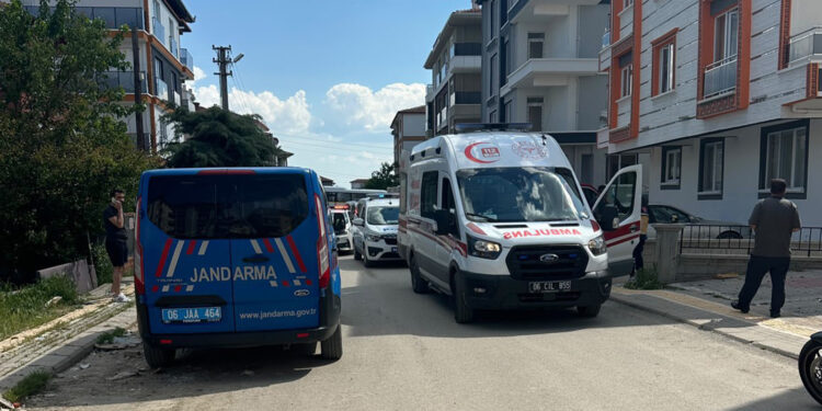 Ankara’da bıçaklı saldırı: Ailesini ve kendisini yaraladı