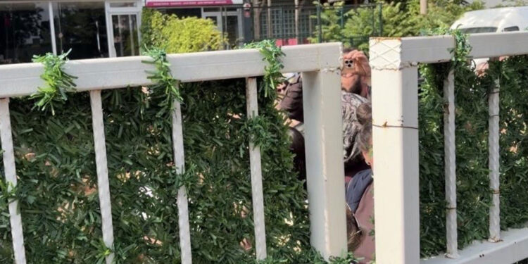 Ankara’da LGS’ye girecek öğrenciler okul bahçesine alınmayınca gerginlik yaşandı