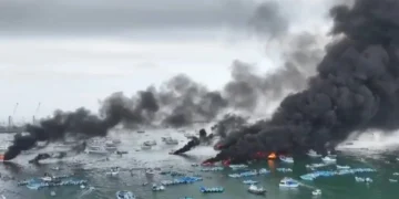 Ekvador’da yangın. Limandaki 35 tekne küle döndü