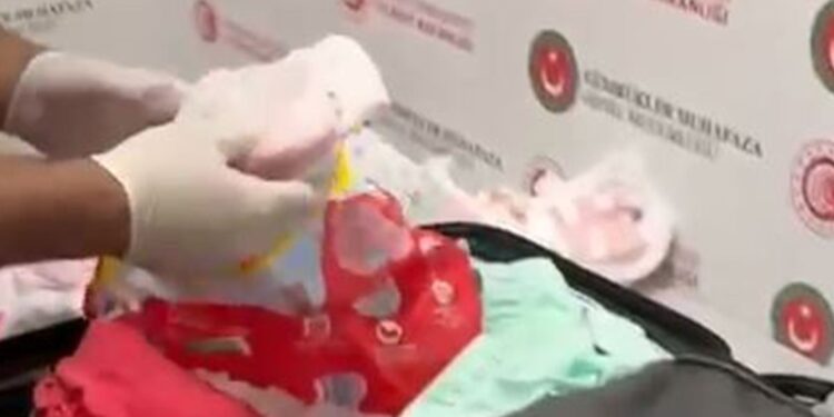 Bebek bezlerinin içine servet gizledi! Değeri tam 20 milyon TL