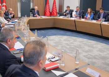 İmzalar yolda… Gözler yarına çevrildi
