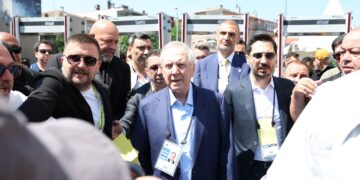 Fenerbahçe genç stoper için harekete geçti! Resmi teklifini sunacak
