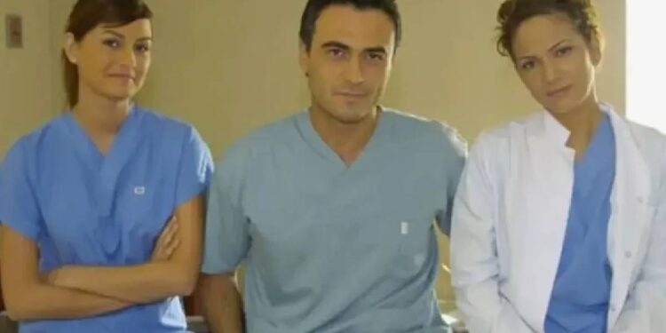 Doktorlar dizisinin yıldızlarından sürpriz buluşma: Yasemin Ergene ve Melike Güner son hali gündemde