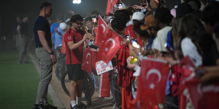 Milli Takım Arizona’da kampa girdi, taraftar akın etti
