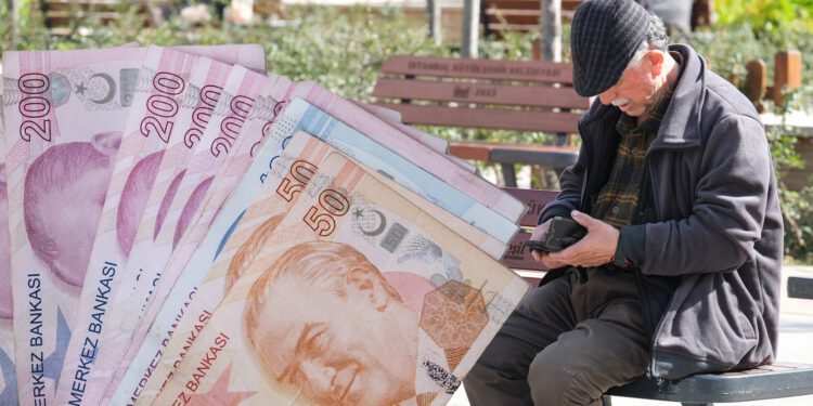 En düşük emekli maaşı için yeni hesap: Uzman isim kuruşu kuruşuna açıkladı