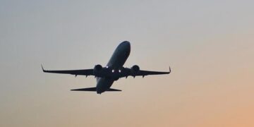 İran İsrail’i vurdu, uçuşlar iptal oldu