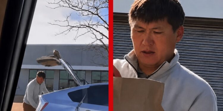 Eski bakanın yeni mesleği gündem oldu: ABD’de paket dağıtırken görüntülendi