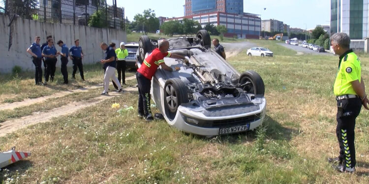 Mahkeme otoparkında hakimin kullandığı otomobil 2 metreden düştü