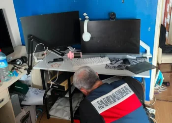 MİT’ten kredi kartı şebekesine operasyon: Üç şüpheli gözaltında