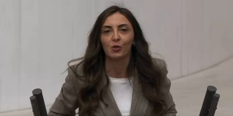Bu konuşma sosyal medyada hızla yayılıyor: ‘Başımızı vereceğiz ama baş eğmeyeceğiz’