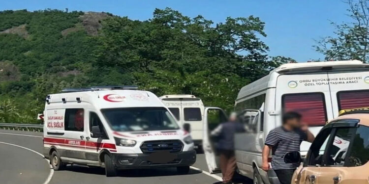 Ordu’da kalp krizi geçiren minibüs şoförü faciayı önledi: Hastanede hayatını kaybetti