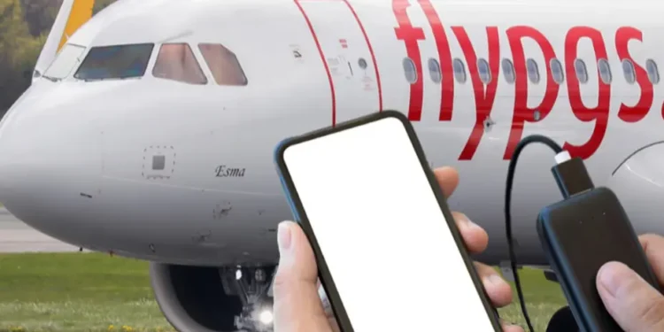 Ankara-İzmir uçağında powerbank alarmı. Kalkmak üzereyken dumanlar çıktı, yolcular acil tahliye edildi